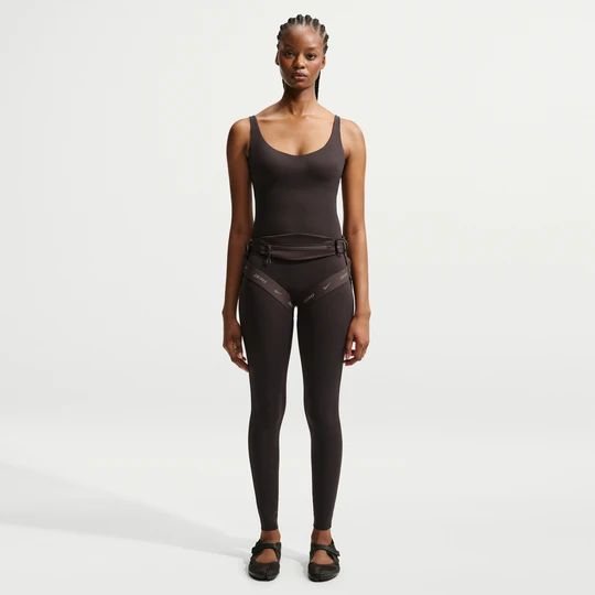Zdjęcie produktu Body damskie 74 cm NikeSKIMS Studio Stretch - Brązowy