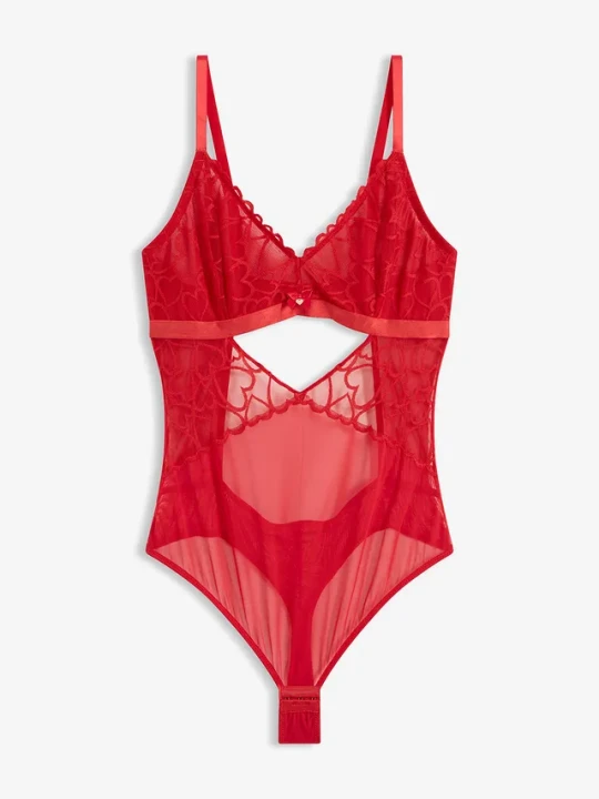 Zdjęcie produktu Body ze stringami, z koronki ze wzorem w serca BonPrix czerwony
