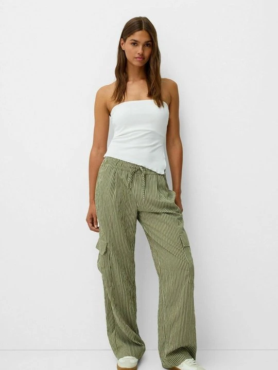 Zdjęcie produktu Bojówki Bershka khaki