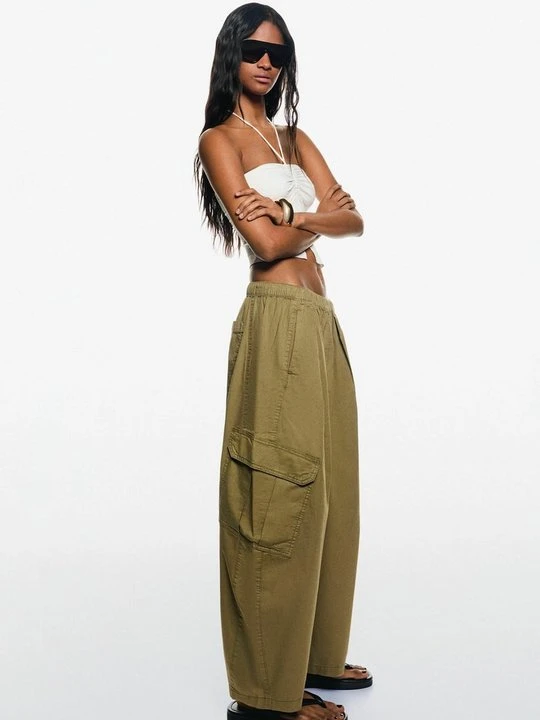 Zdjęcie produktu Bojówki Bershka khaki