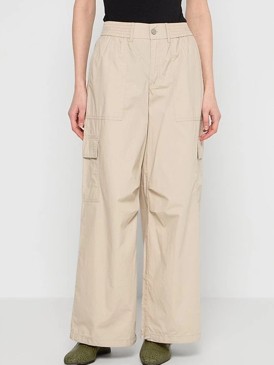 Zdjęcie produktu Bojówki DKNY piaskowy