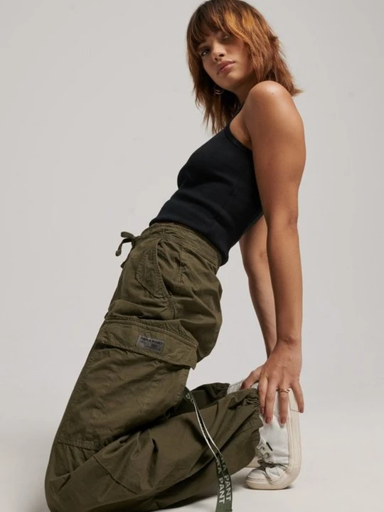 Zdjęcie produktu Bojówki Superdry oliwkowy