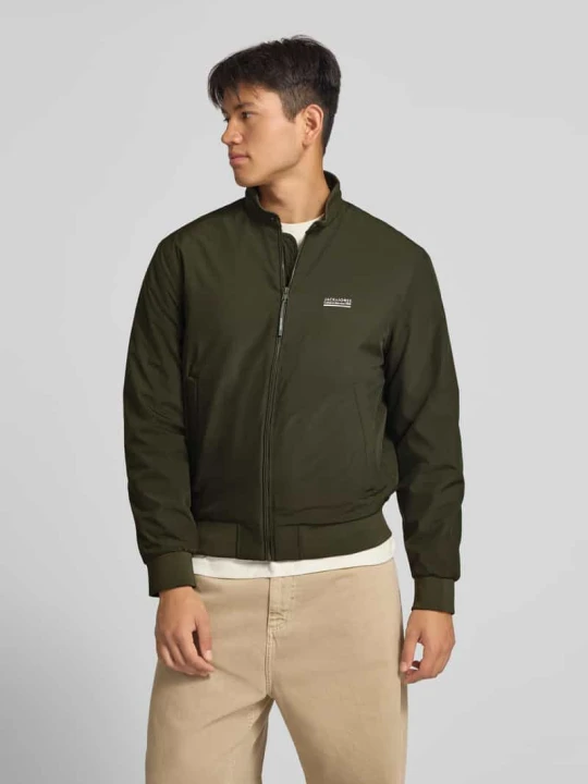 Zdjęcie produktu bomberka o kroju regular fit z logo model 'BROOKLYN' Jack&Jones Oliwkowy