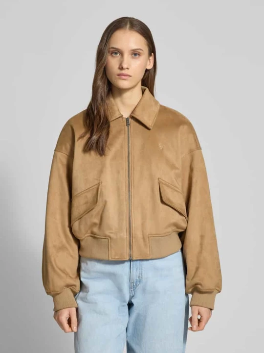 Zdjęcie produktu Krój regular fit Bomberka z wykładanym kołnierzem Guess Camel