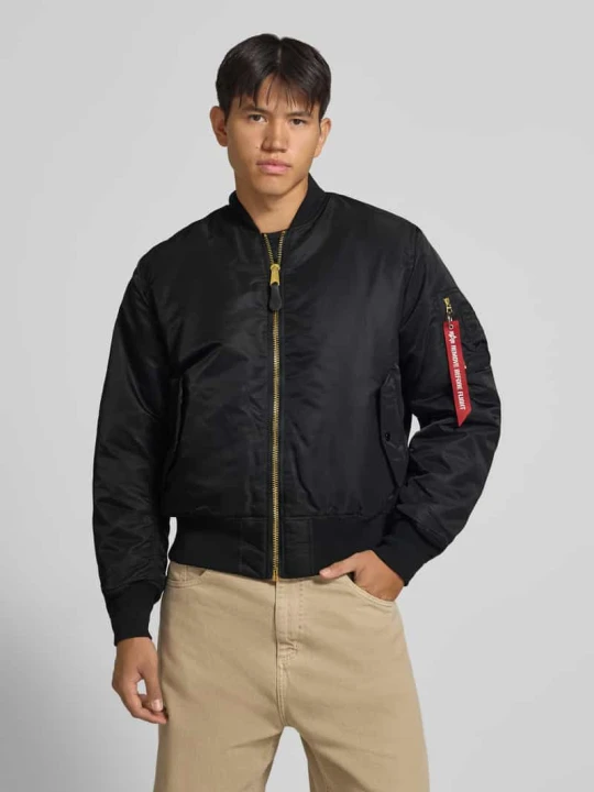 Zdjęcie produktu Bomberka z kieszeniami z patką i aplikacją z metką Alpha Industries Czarny