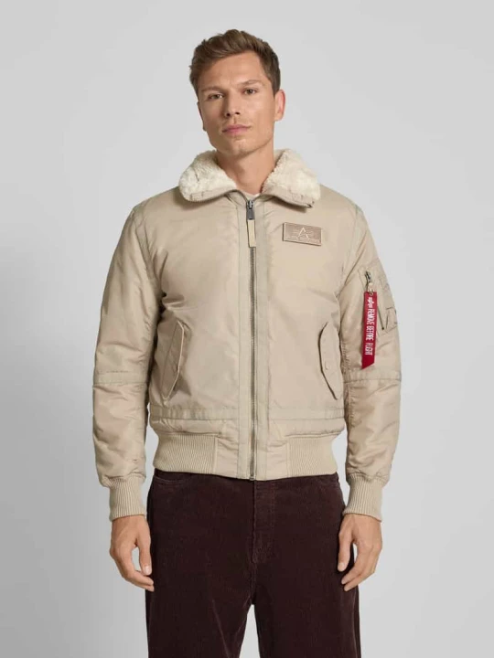 Zdjęcie produktu Bomberka z zamkiem błyskawicznym i naszywką z logo Alpha Industries Złamany biały