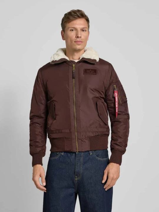 Zdjęcie produktu Bomberka z zamkiem błyskawicznym i naszywką z logo Alpha Industries Średniobrązowy