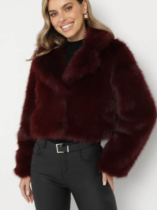 Zdjęcie produktu Bordowa Futerkowa Kurtka o Krótkim Kroju z Eleganckim Kołnierzem Tazamisa Yu & Me