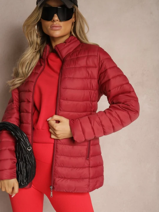 Zdjęcie produktu Bordowa Kurtka Ozdobiona Pikowaniem i Kieszeniami na Suwak Mivuria J.style