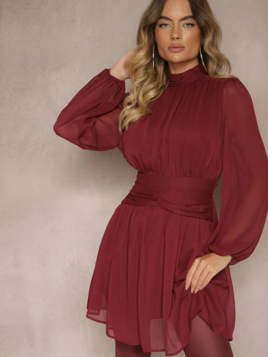 Zdjęcie produktu Bordowa Rozkloszowana Sukienka z Półprzeźroczystymi Wstawkami i Stójką Gelabine Retro & Icone