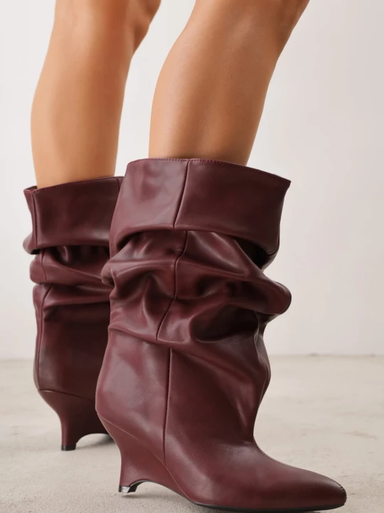 Zdjęcie produktu Bordowe Botki Slouchy Kitten Wedge Tilna Inia