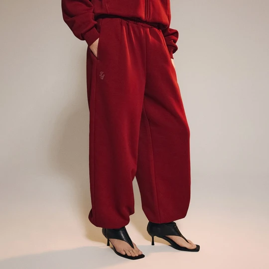 Zdjęcie produktu Bordowe spodnie dresowe baggy House x Klaudia Sadownik