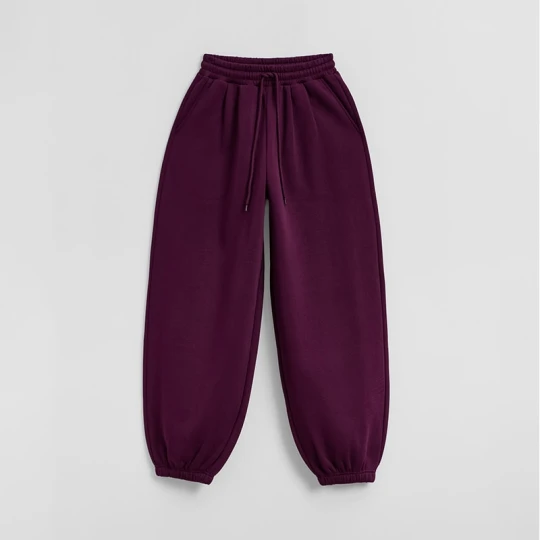 Zdjęcie produktu Bordowe spodnie dresowe basic o kroju jogger House
