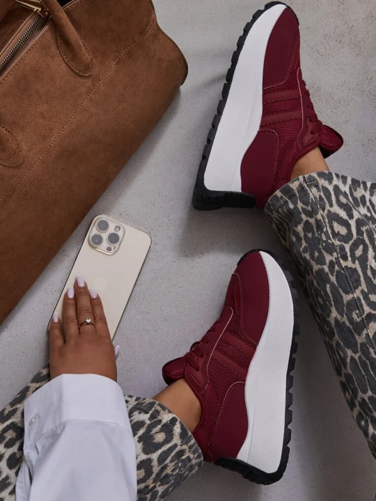 Zdjęcie produktu Bordowe Sznurowane Sneakersy Vices na Platformie z Ozdobnymi Paskami Seliniel
