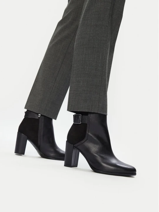 Zdjęcie produktu Botki Clarks Freva 85 Buckle 26174749 Czarny