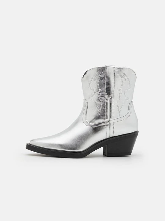 Zdjęcie produktu Botki kowbojki i motocyklowe Even&Odd Wide Fit By Zalando srebrny