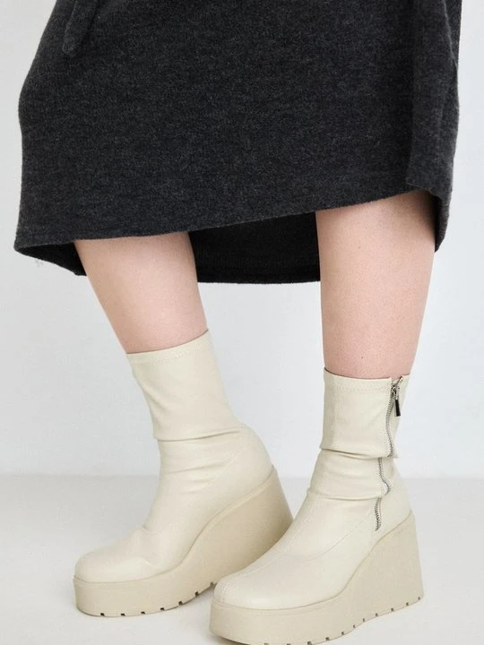 Zdjęcie produktu Botki na koturnie Even&Odd By Zalando mleczny