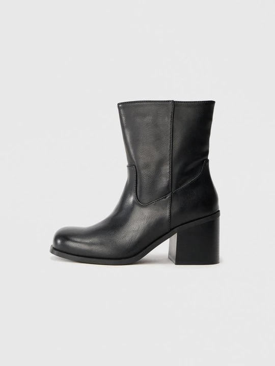 Zdjęcie produktu Botki na obcasie Even&Odd Wide Fit By Zalando czarny