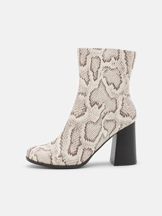 Zdjęcie produktu Botki na obcasie Even&Odd Wide Fit By Zalando