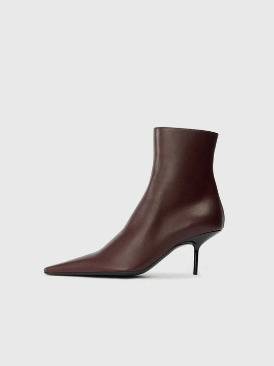 Zdjęcie produktu Botki na obcasie Victoria Beckham bordowy