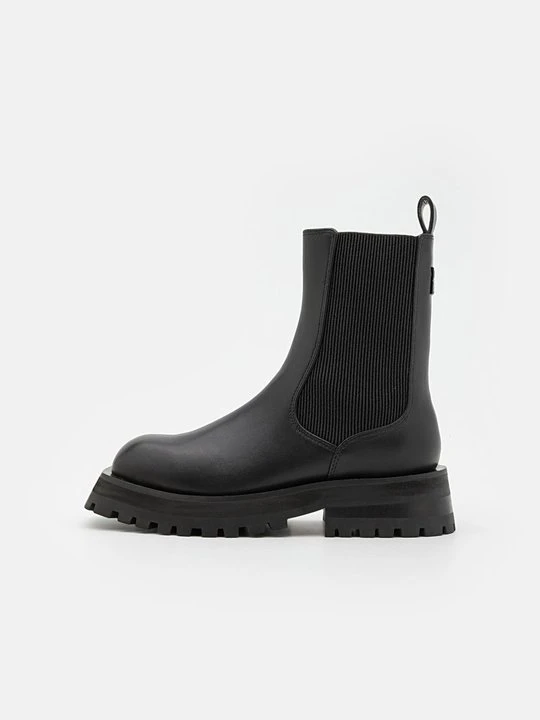 Zdjęcie produktu Botki na platformie DKNY czarny