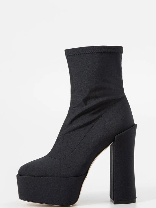 Zdjęcie produktu Botki na platformie Stuart Weitzman czarny