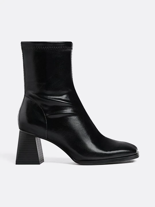 Zdjęcie produktu Botki Stradivarius czarny