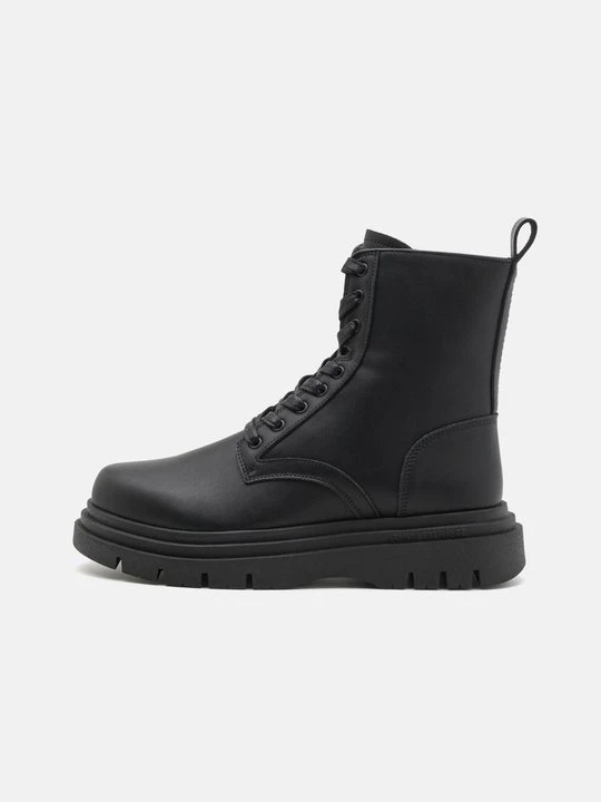 Zdjęcie produktu Botki sznurowane Armani Exchange czarny