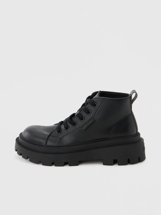Zdjęcie produktu Botki sznurowane Superga czarny