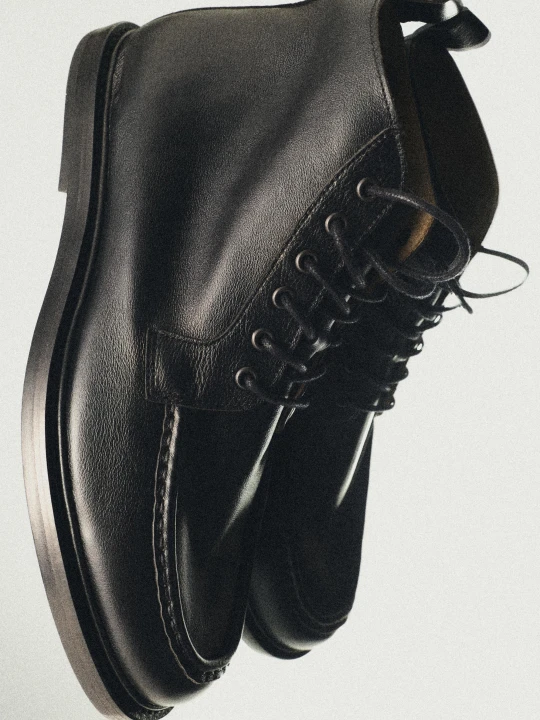 Zdjęcie produktu Botki Sznurowane Ze Skóry Soft - Limited Edition - Czarny - Massimo Dutti - Male
