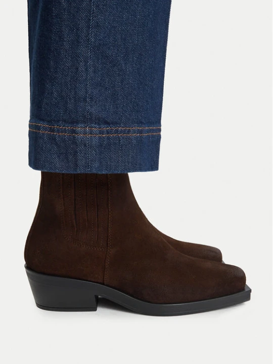 Zdjęcie produktu Botki Tommy Jeans Tjw Suede Cowboy Boots EN0EN03142 Brązowy ciemny