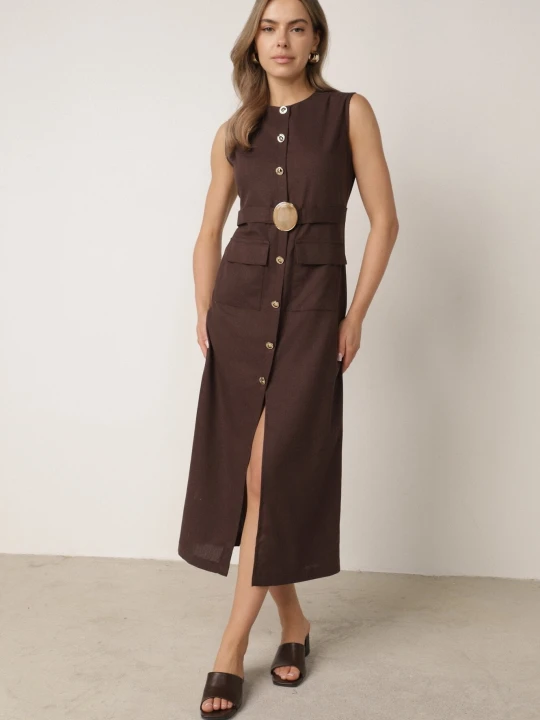 Zdjęcie produktu Brązowa Elegancka Sukienka z Wiskozą i Lnem Zdobiona Paskiem z Aplikacją Pimeine M&d Fashion
