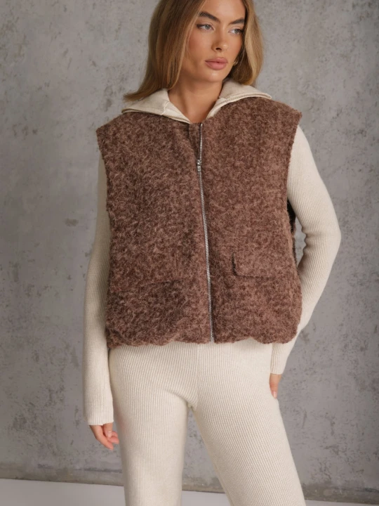 Zdjęcie produktu Brązowa Kamizelka Casualowa z Dzianiny Typu Boucle z Suwakiem i Kieszeniami Emasa Retro & Icone
