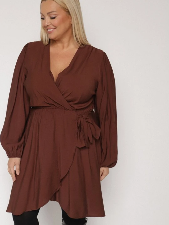 Zdjęcie produktu Brązowa Kopertowa Sukienka z Wiskozą z Wiązaniem w Pasie Vidila Retro & Icone