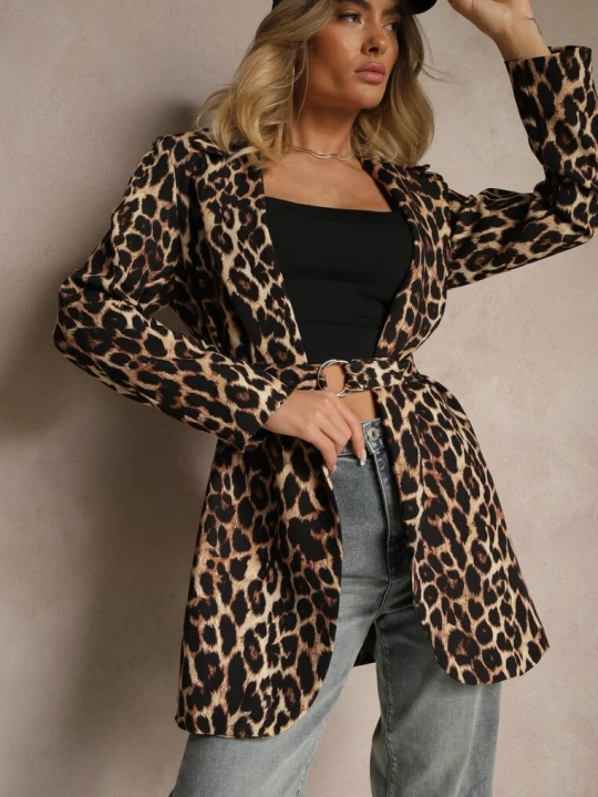 Zdjęcie produktu Brązowa Marynarka w Panterkowy Wzór Bez Zapięć z Paskiem i Poduszkami na Ramionach Etanwen New Collection