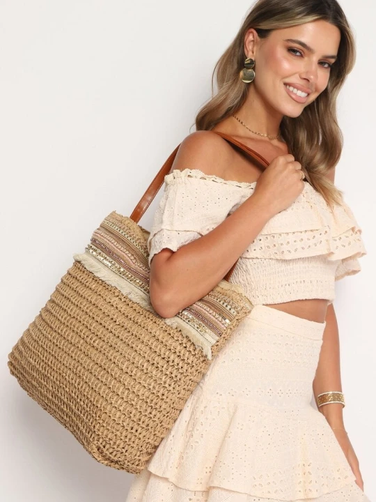 Zdjęcie produktu Brązowa Torebka Shopperka Wykończona Plecionką i Frędzlami w Stylu Boho Rivaniane