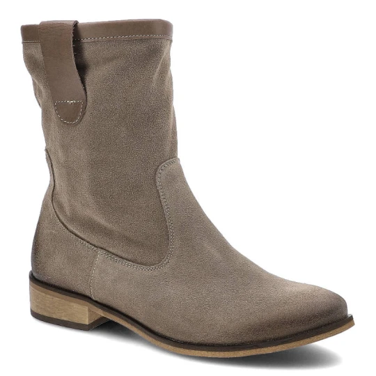 Zdjęcie produktu Botki damskie Dwunasty Shoes, naturalna skóra zamszowa z wysoką cholewką na płaskiej podeszwie z niskim obcasem, cappuccino, 940 beżowy