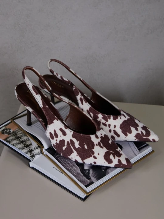 Zdjęcie produktu Brązowe Czółenka Sandały Slingback Vices w Krowie Łaty na Obcasie Typu Szpilka Tilionea