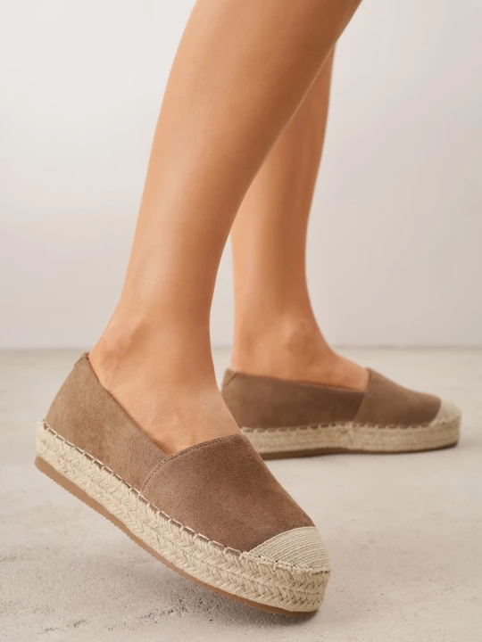 Zdjęcie produktu Brązowe Espadryle VICES w Klasycznym Stylu na Platformie z Plecionką Cherimare