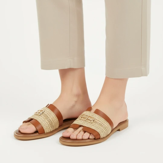 Zdjęcie produktu Brązowe Klapki Armodo Stylowe Obuwie Damskie