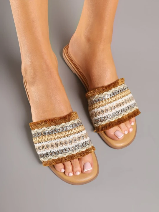 Zdjęcie produktu Brązowe Klapki Ozdobione Cyrkoniami i Frędzlami w Stylu Boho Ridivenna Joalice Paris
