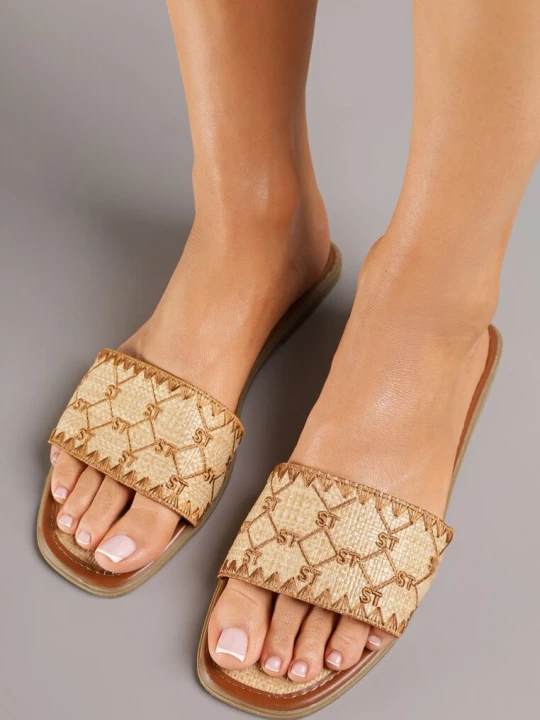 Zdjęcie produktu Brązowe Klapki z Geometrycznym Wzorem w Stylu Boho Zeroma Gowin