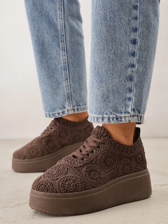 Zdjęcie produktu Brązowe Sneakersy Boho na Platformie Zdobione Plecionym Wzorem Abilama C'M Paris