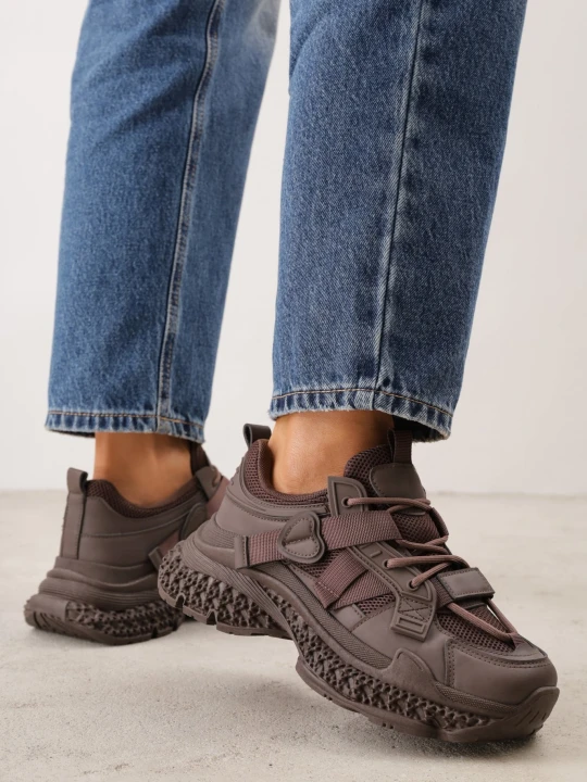 Zdjęcie produktu Brązowe Sneakersy Chunky na Tłoczonej Platformie z Naszywką w Kształcie Serca Chylera Marquiiz