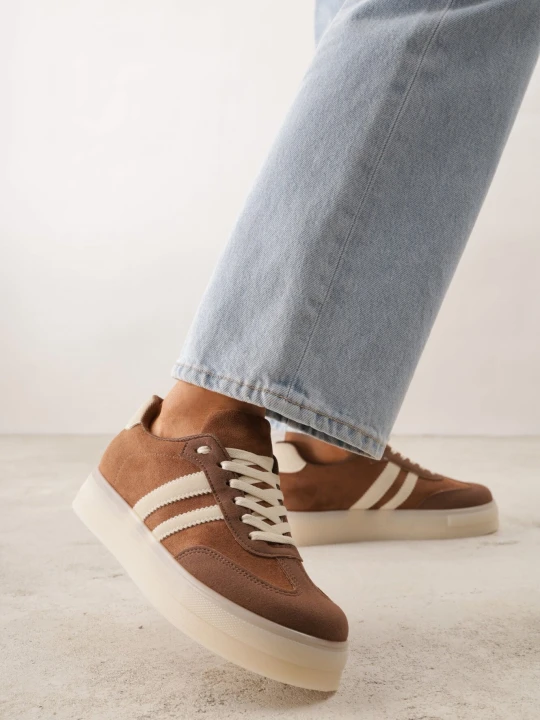 Zdjęcie produktu Brązowe Sneakersy na Kauczukowej Grubej Podeszwie z Paskami po Bokach Ninlili Ideal