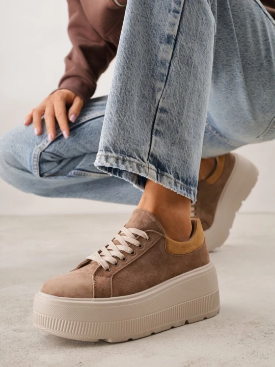 Zdjęcie produktu Brązowe Sneakersy na Platformie z Naturalnego Zamszu Latavesa Goodin