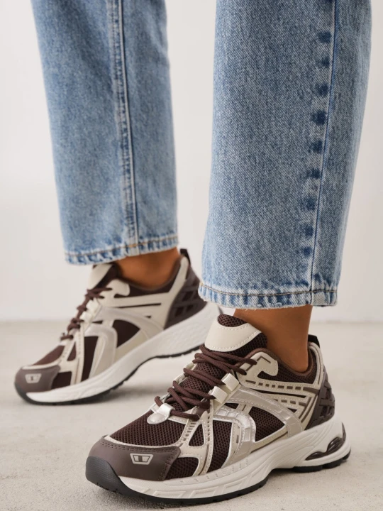 Zdjęcie produktu Brązowe Sneakersy Siateczkowe na Piankowej Podeszwie z Ozdobnymi Przeszyciami Faria Mulanka