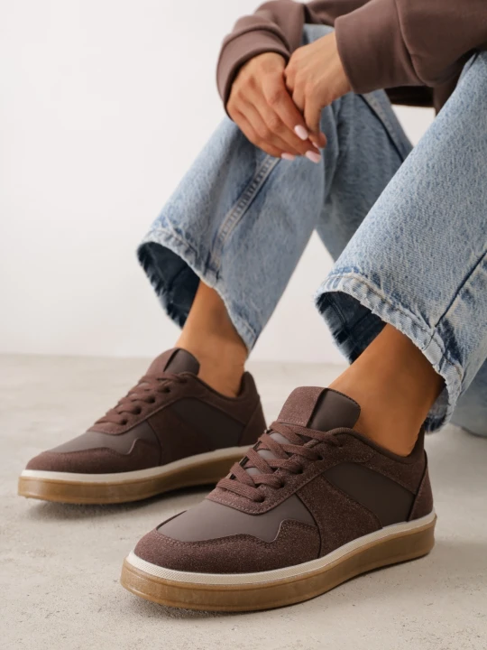 Zdjęcie produktu Brązowe Sneakersy VICES w Stylu Basic ze Wstawkami z Imitacji Nubuku Akila