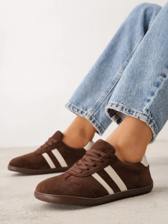 Zdjęcie produktu Brązowe Sneakersy w Stylu Barefoot z Szerokim Noskiem z Imitacji Zamszu Ozdobione Paskami Canne Ideal