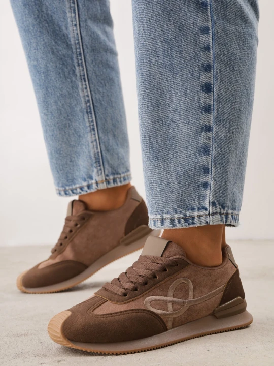 Zdjęcie produktu Brązowe Sneakersy z Geometrycznym Wzorem z Boku Mehida Marquiiz